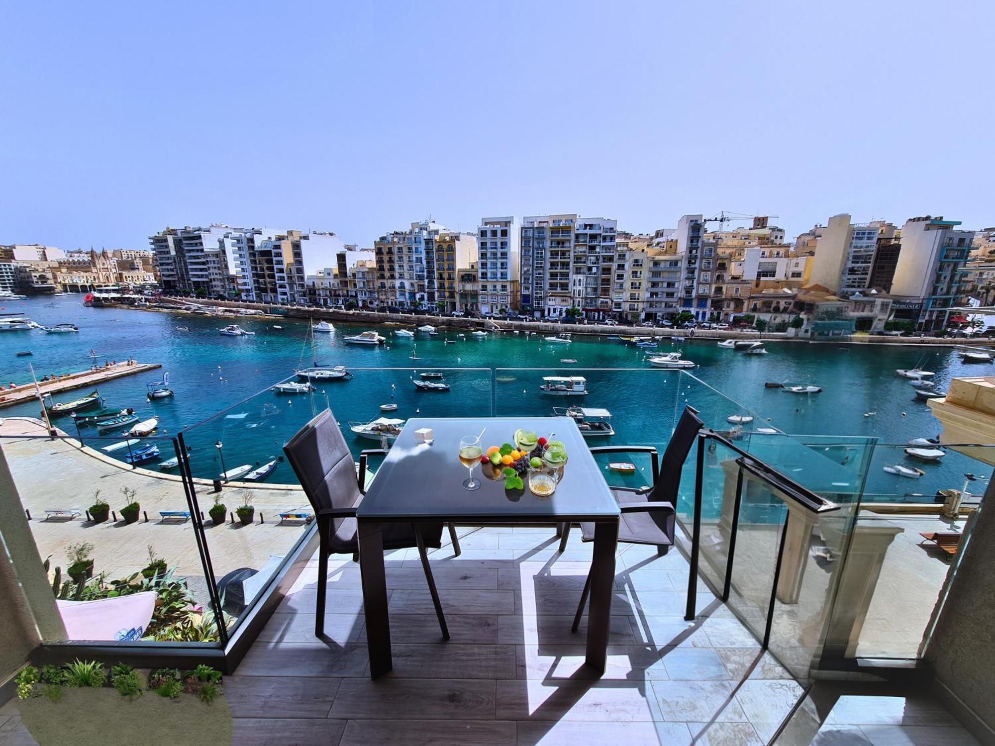 Supreme Seafront With Balcony In St.julian's Appartement